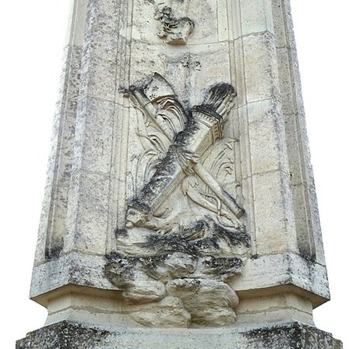 Photo de Obélisque dit Obélisque de Villeneuve-le-Comte, située dans la forêt de Crècy également sur communes de Villeneuve-le-Comte et Dammartin-sur-Tigeaux