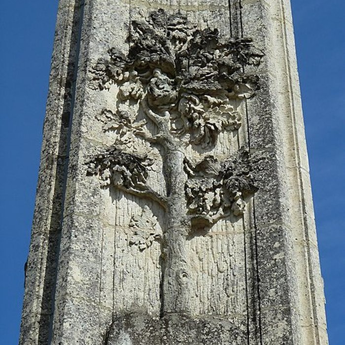 Photo de Obélisque dit Obélisque de Villeneuve-le-Comte, située dans la forêt de Crècy également sur communes de Villeneuve-le-Comte et Dammartin-sur-Tigeaux