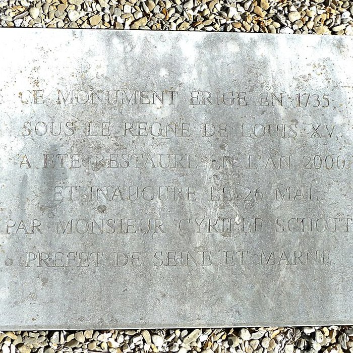 Photo de Obélisque dit Obélisque de Villeneuve-le-Comte, située dans la forêt de Crècy également sur communes de Villeneuve-le-Comte et Dammartin-sur-Tigeaux