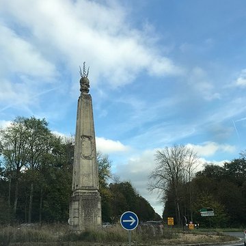 Obélisque de Villeneuve-le-Comte