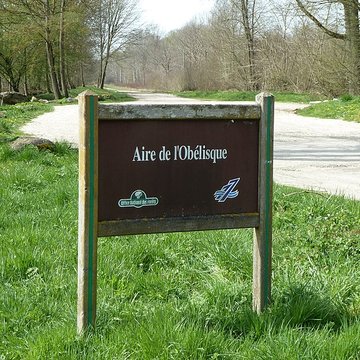 Obélisque de Villeneuve-le-Comte