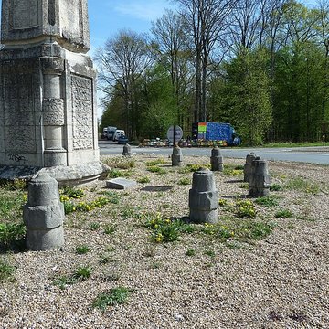Obélisque de Villeneuve-le-Comte