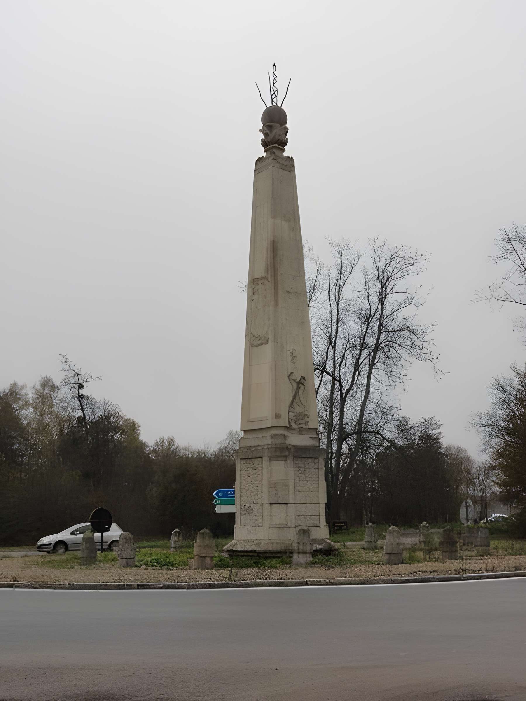 Obélisque de Villeneuve-le-Comte