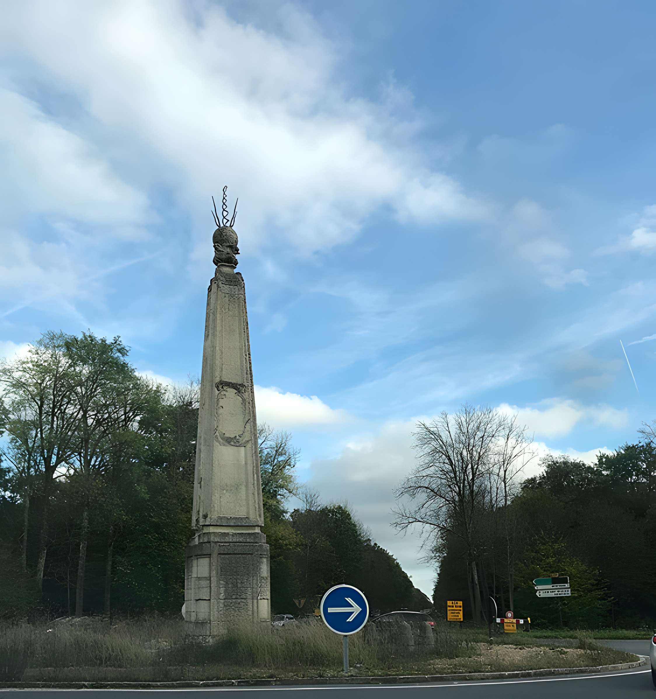 Obélisque de Villeneuve-le-Comte