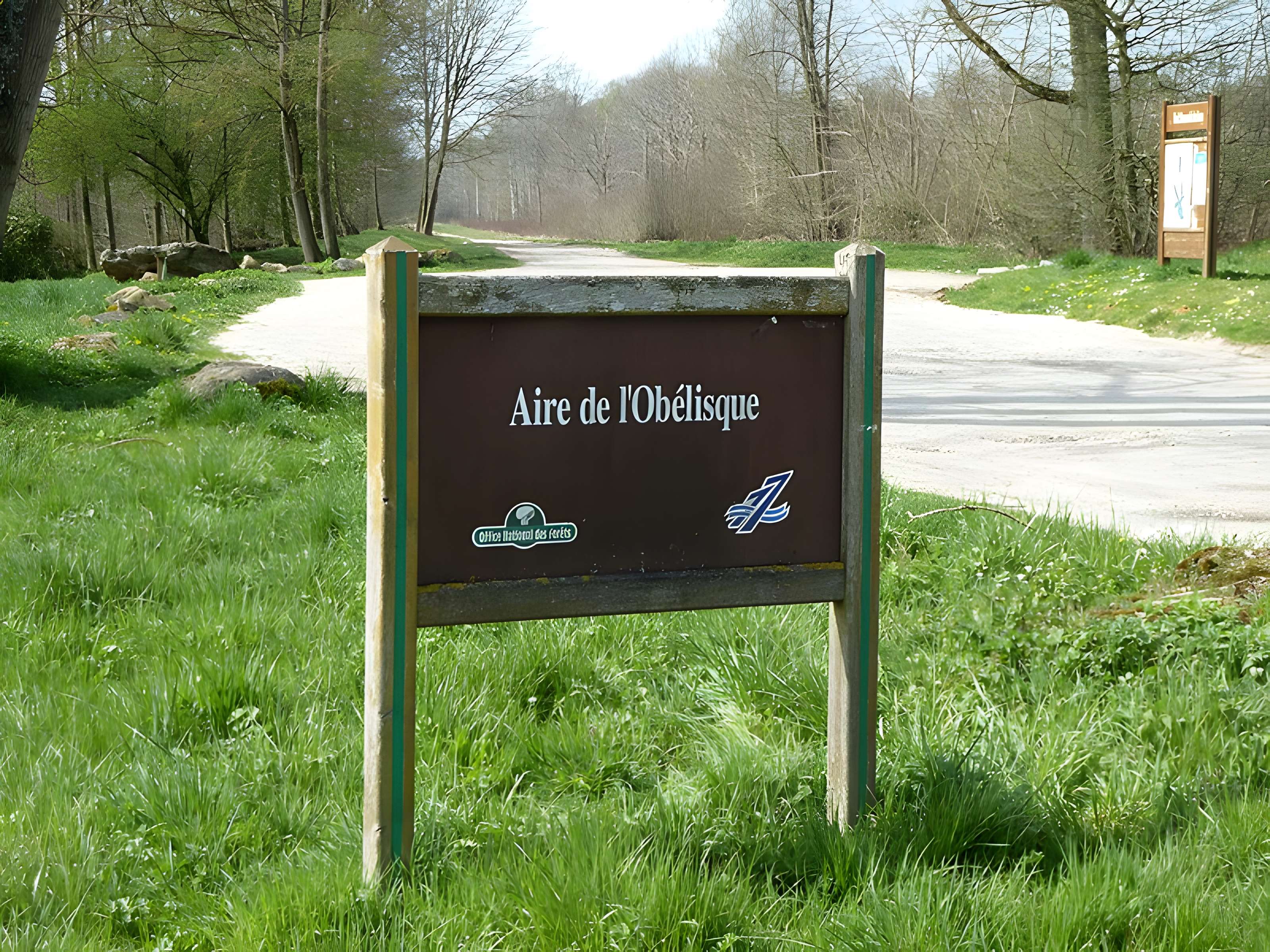 Obélisque de Villeneuve-le-Comte