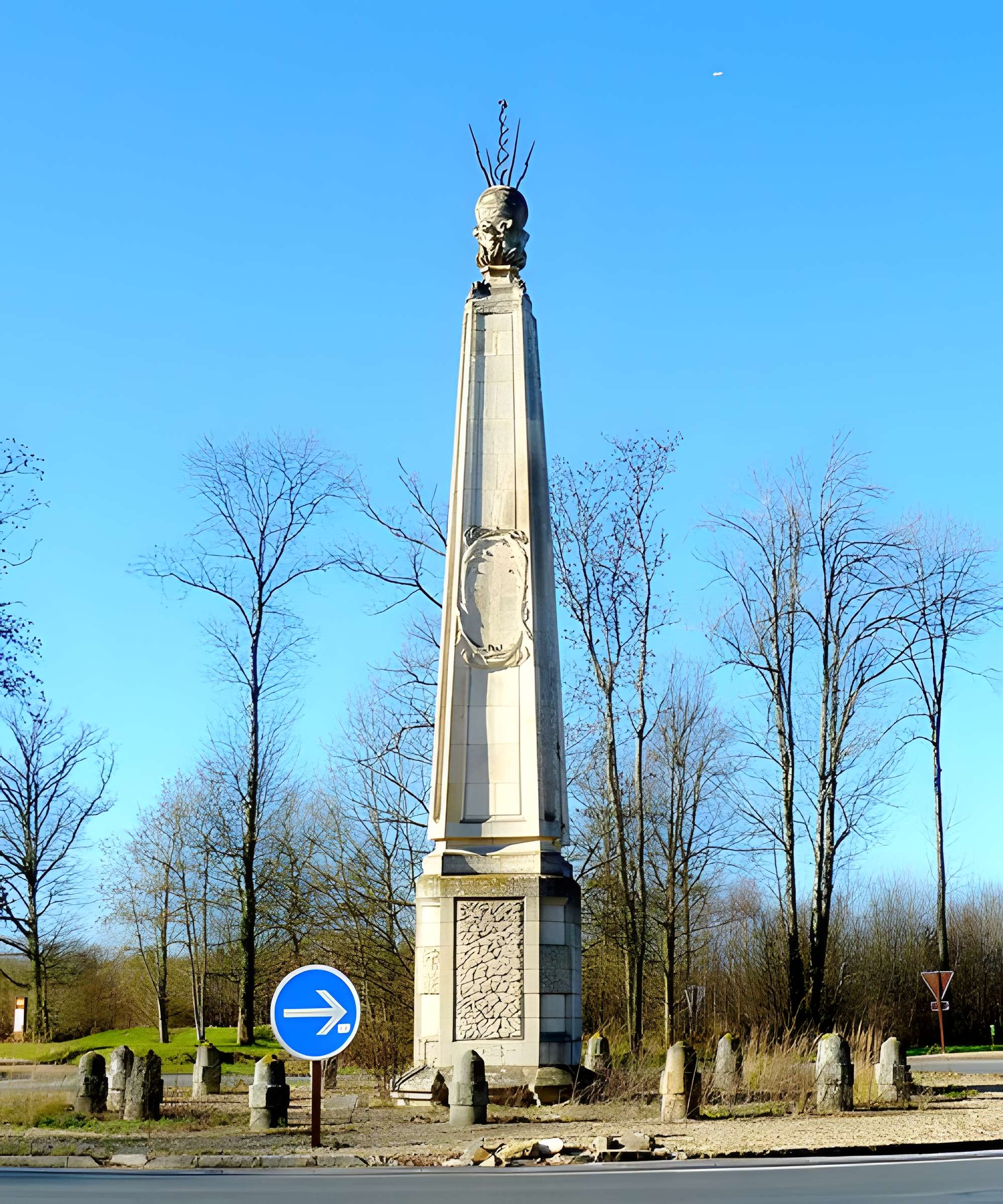 Obélisque de Villeneuve-le-Comte