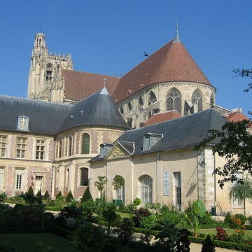 Palais archiépiscopal de Sens