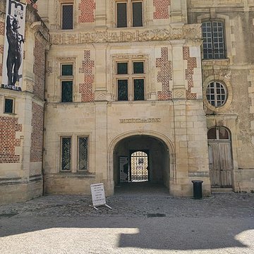 Palais archiépiscopal de Sens