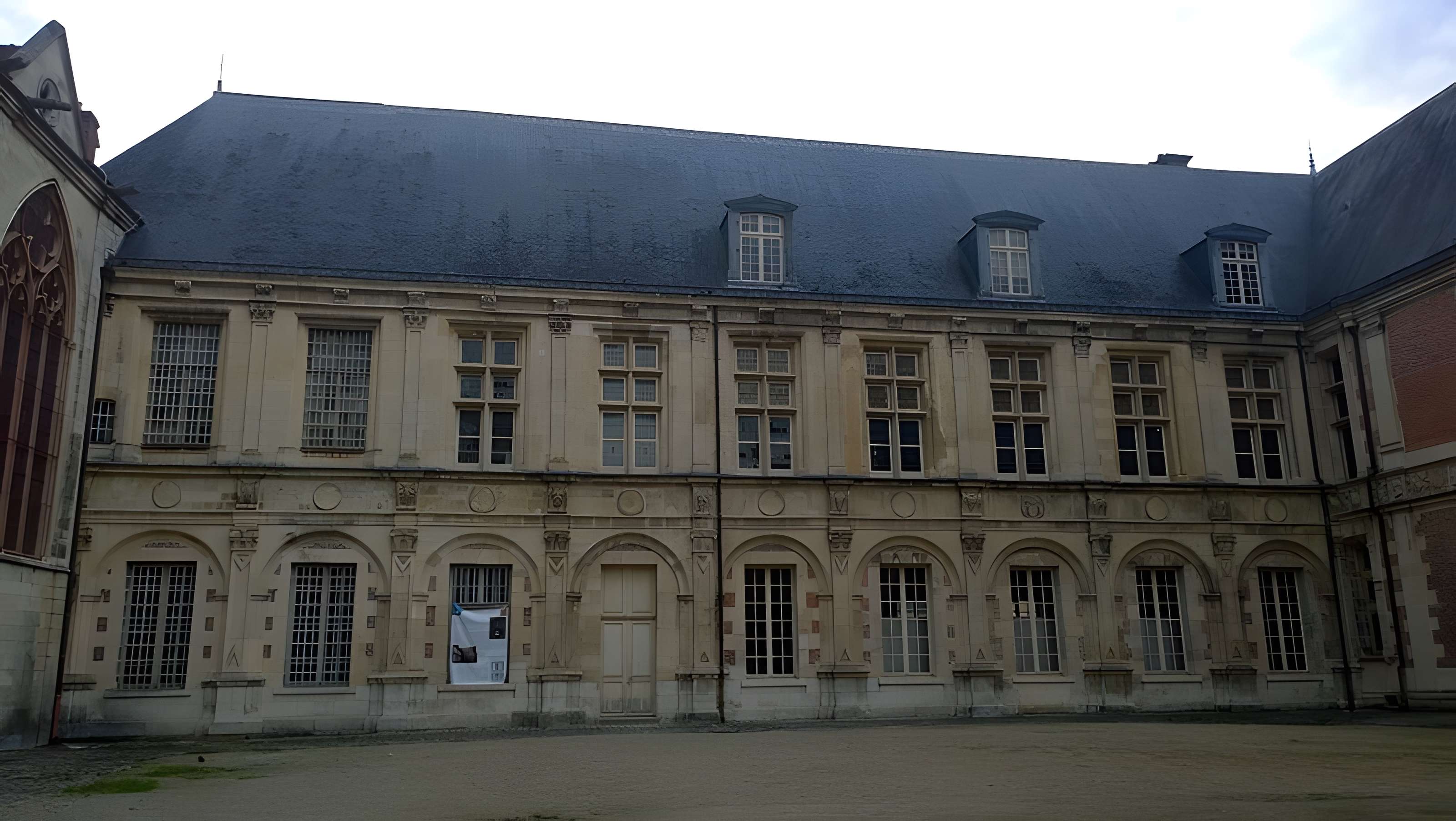 Palais archiépiscopal de Sens