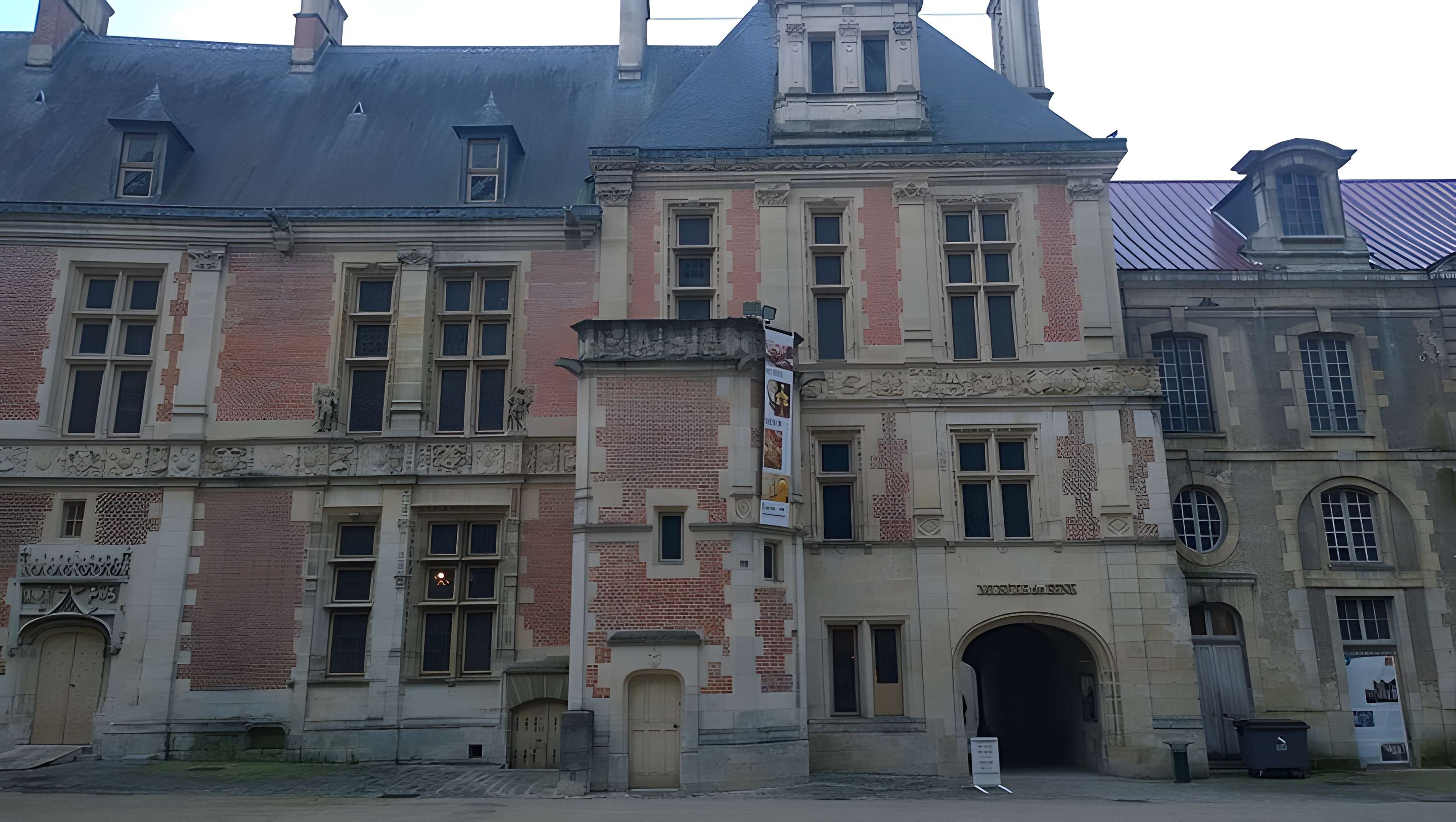 Palais archiépiscopal de Sens