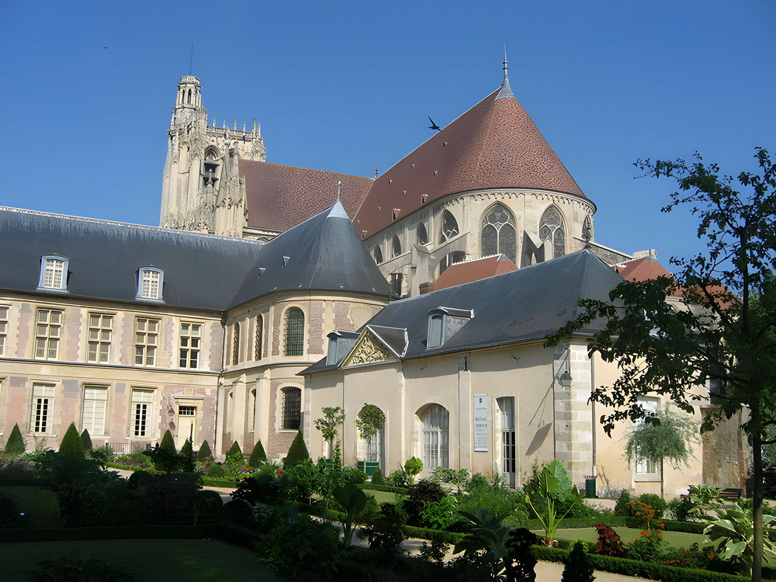 Palais archiépiscopal de Sens