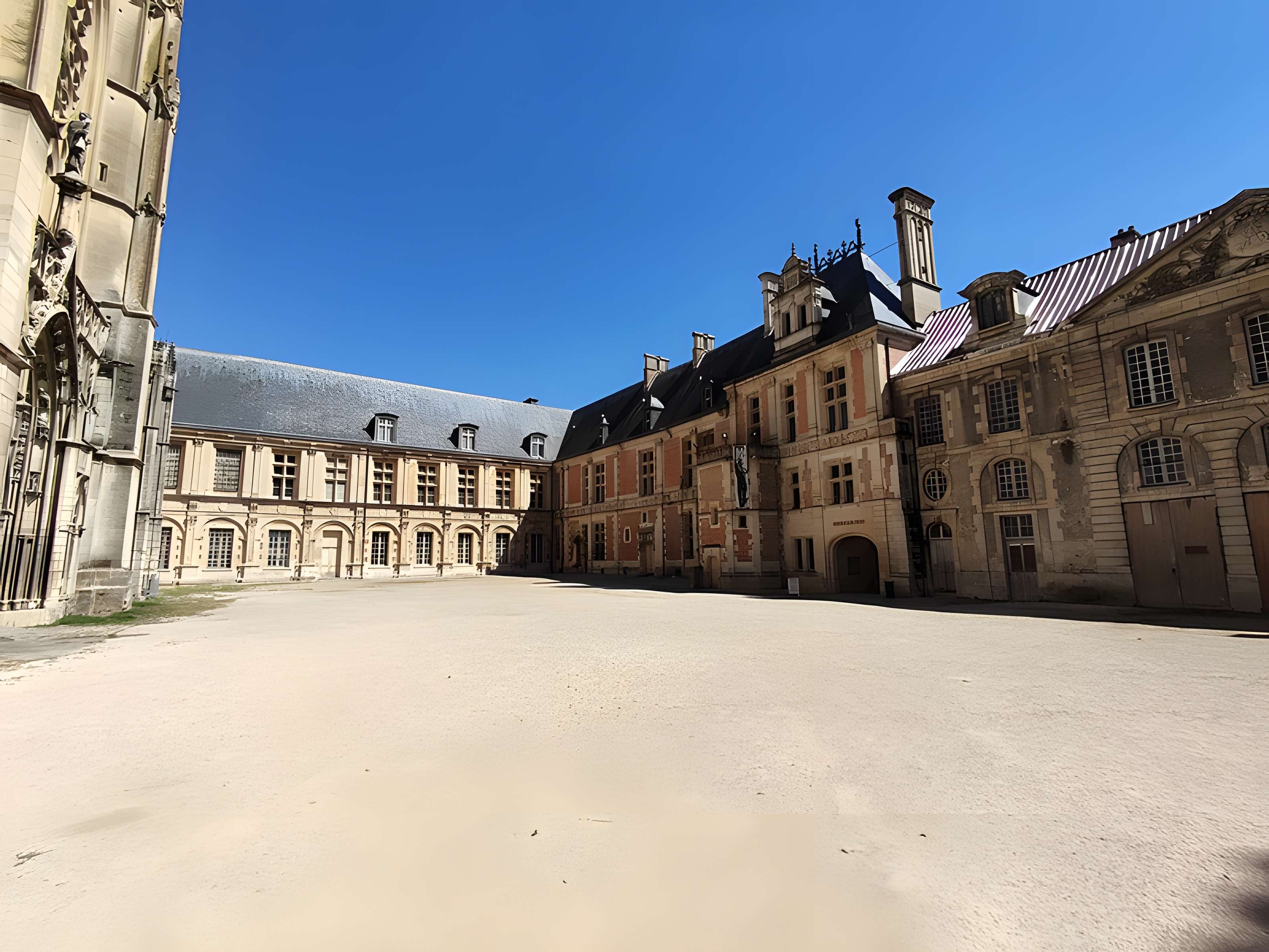 Palais archiépiscopal de Sens