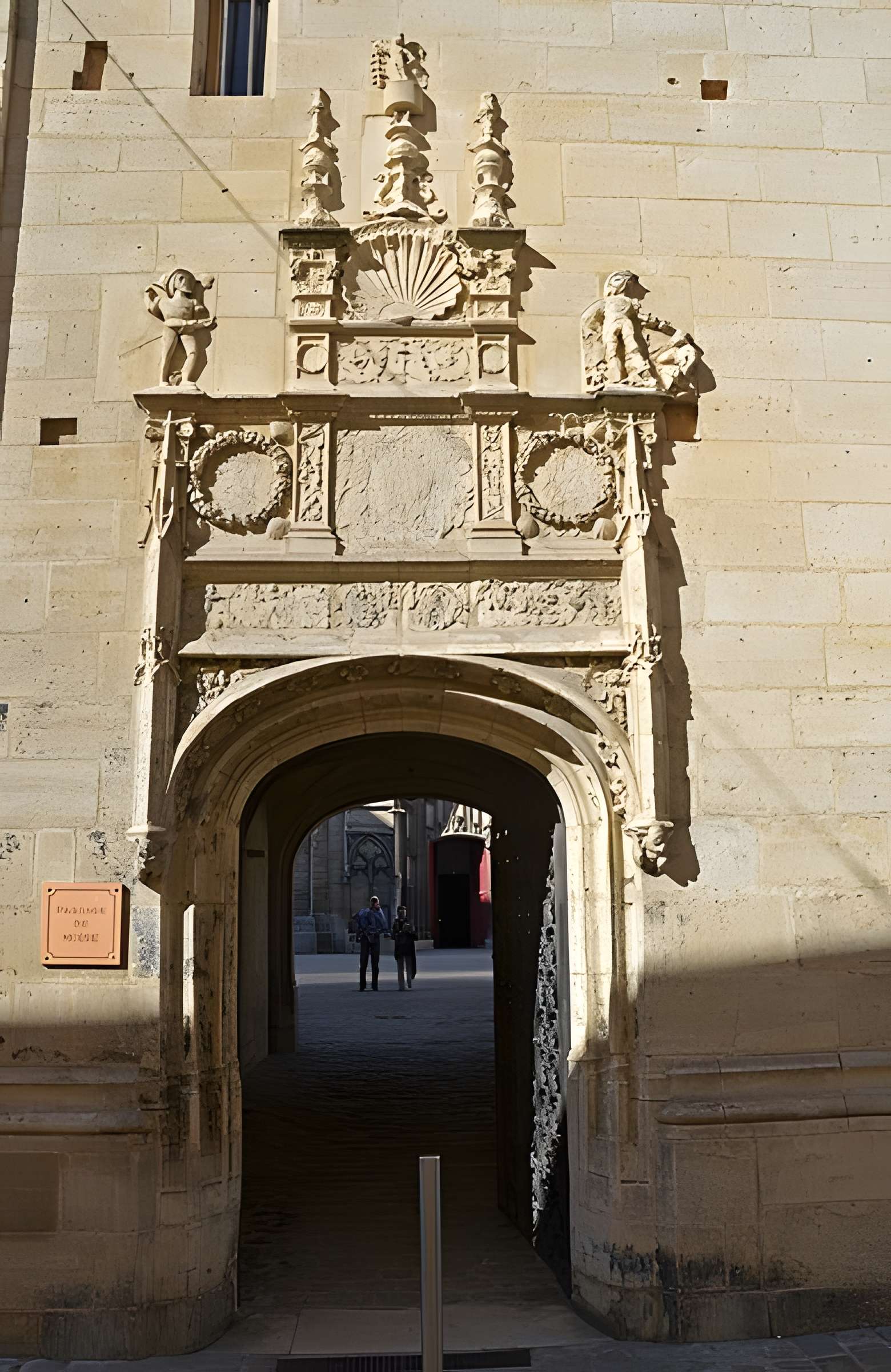 Palais archiépiscopal de Sens