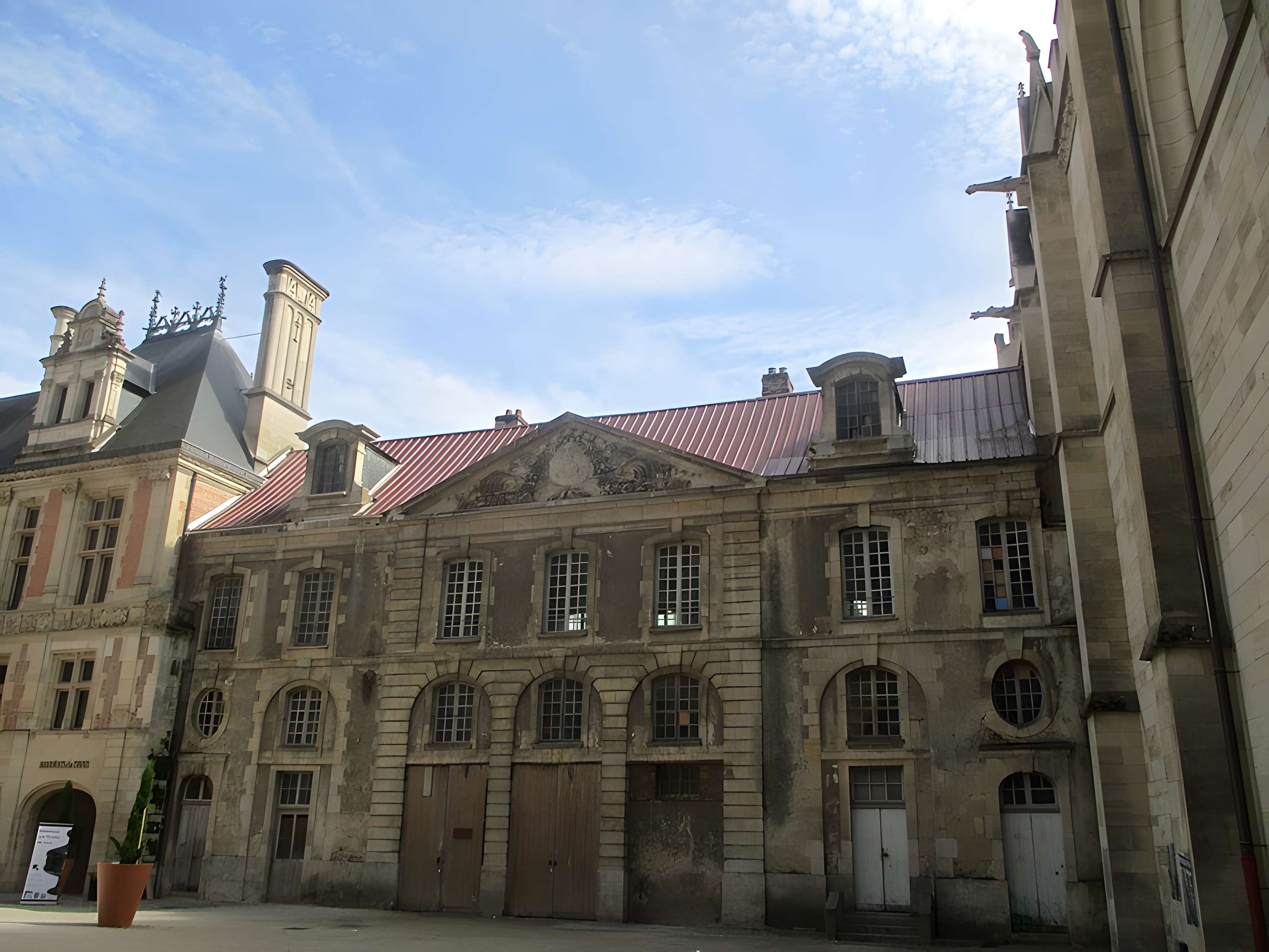 Palais archiépiscopal de Sens