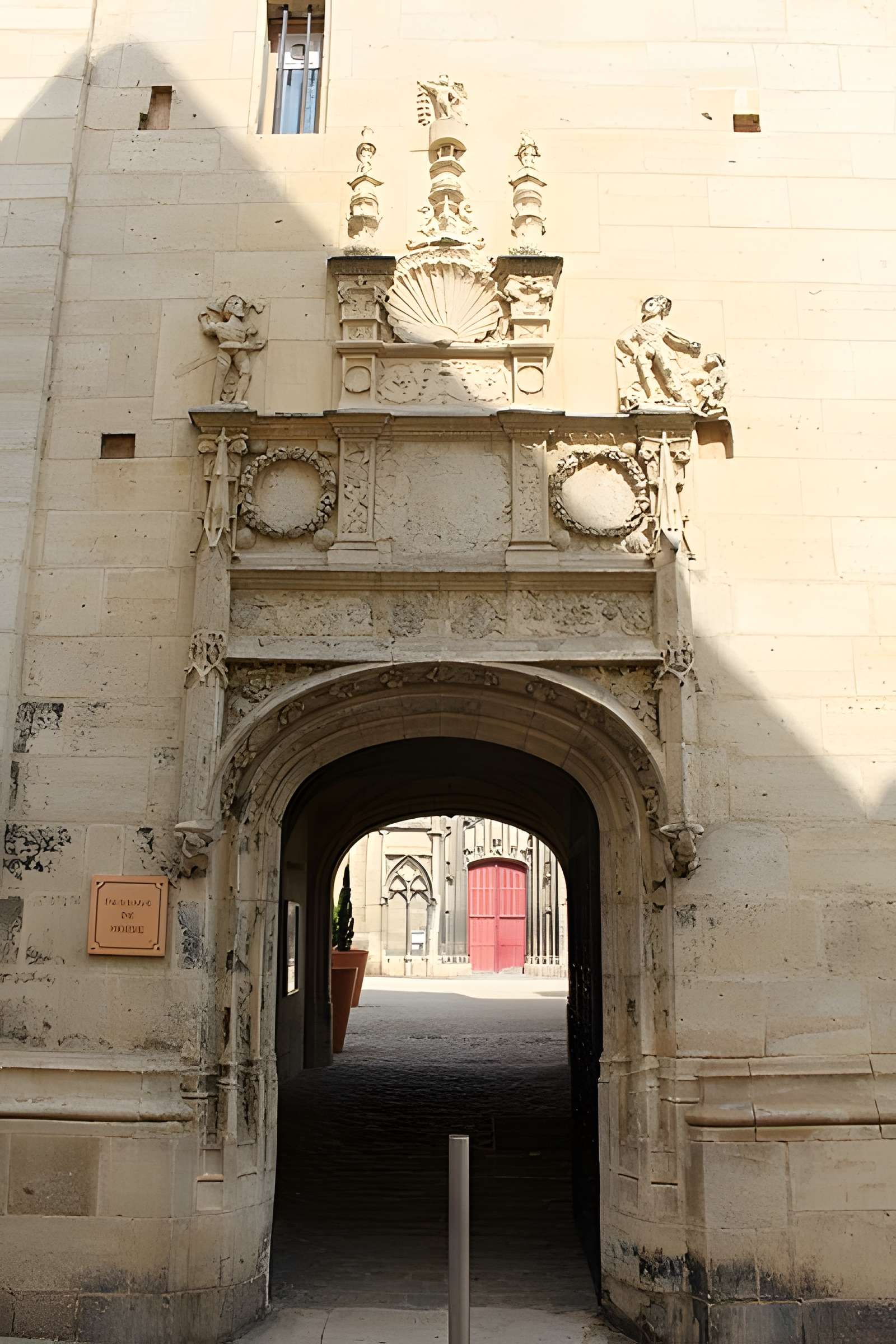 Palais archiépiscopal de Sens