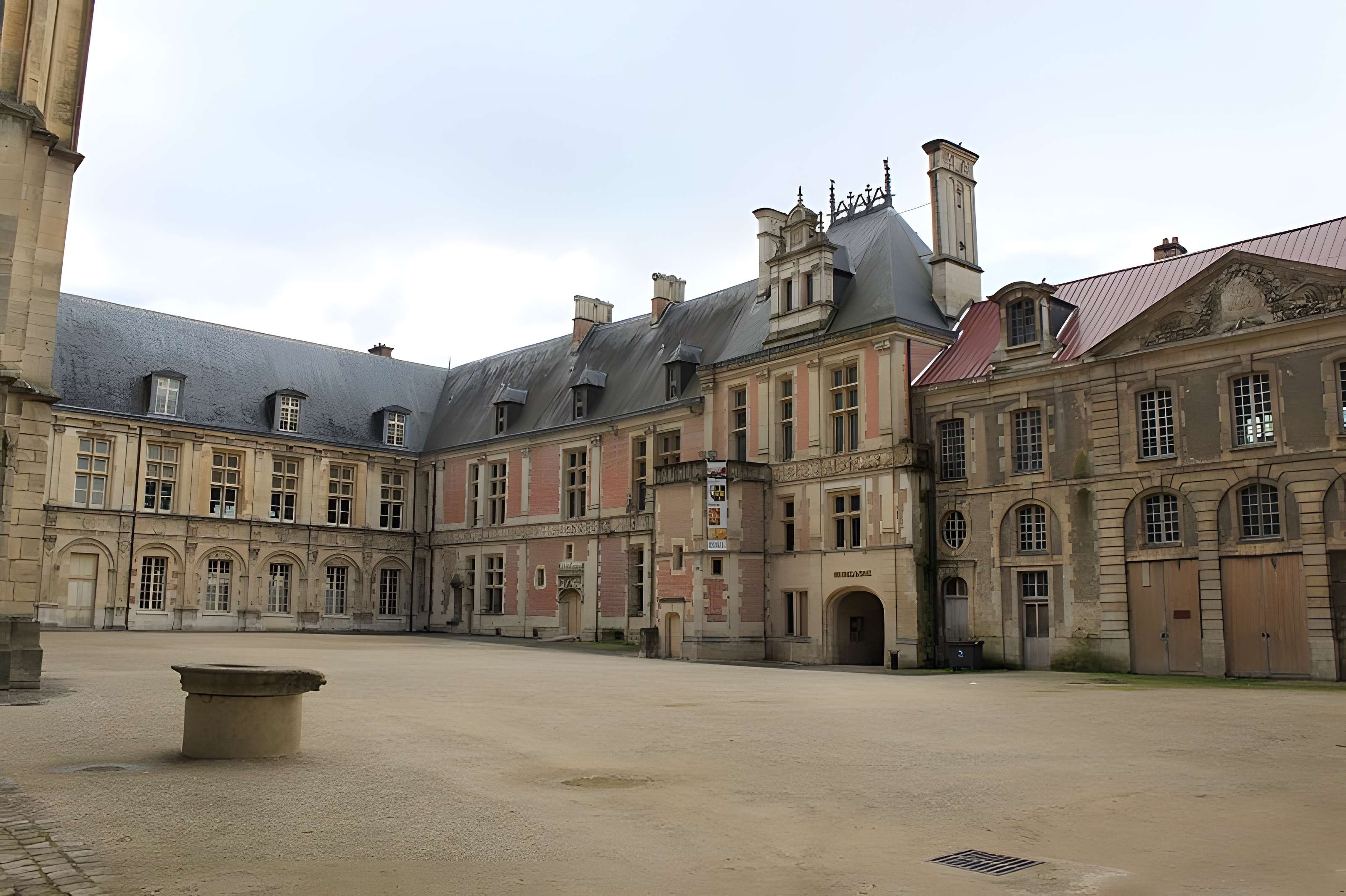 Palais archiépiscopal de Sens