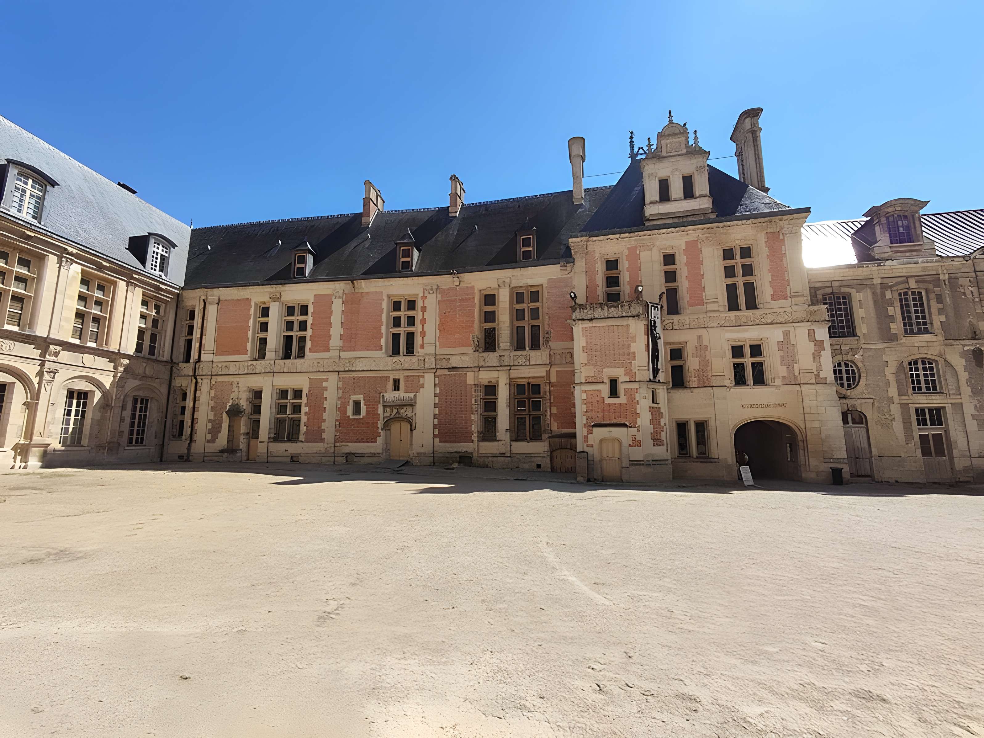 Palais archiépiscopal de Sens