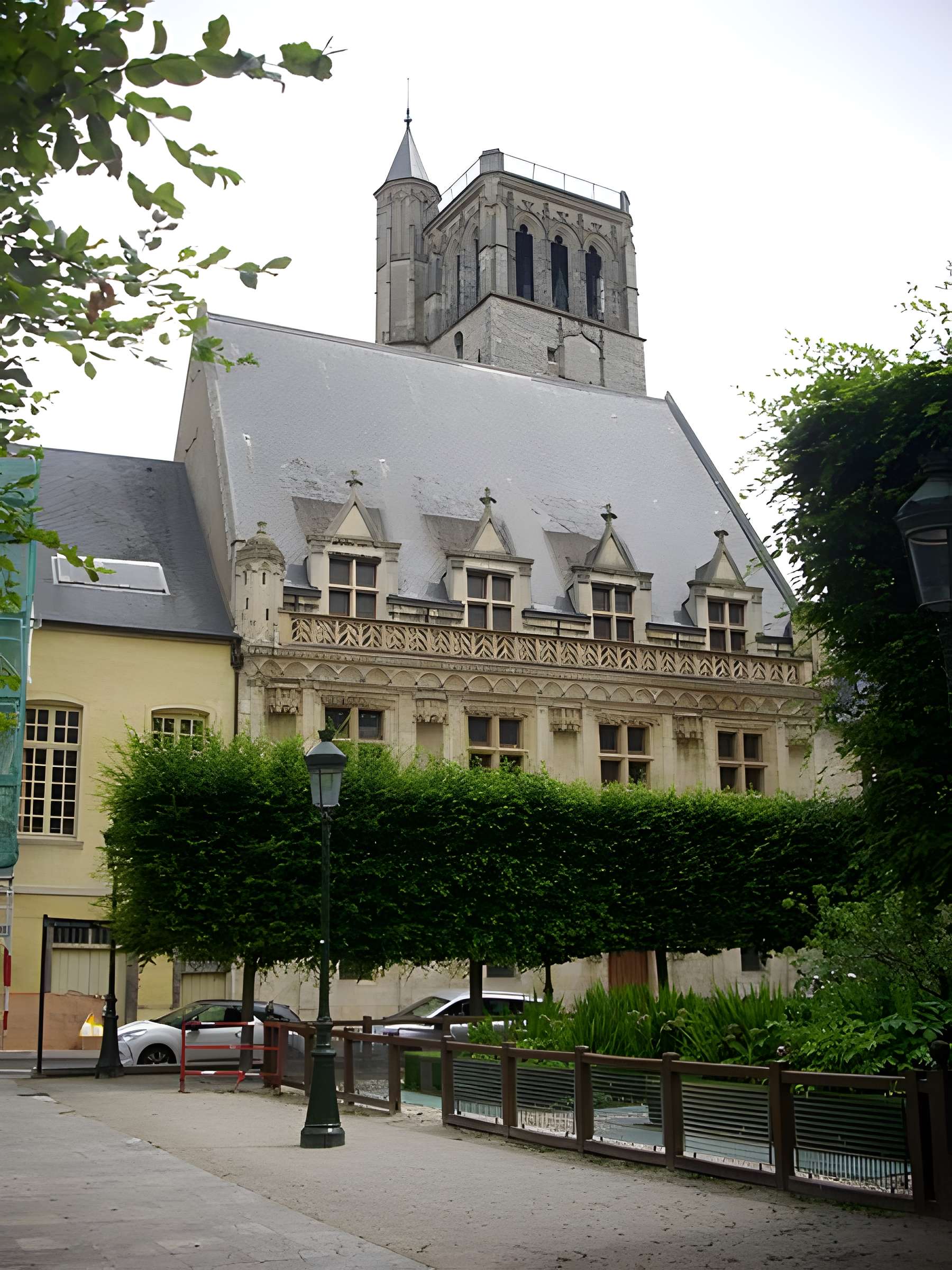 Hôtel des Créneaux à Orléans
