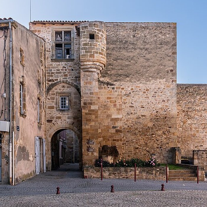 Photo de Palais des comtes dAuvergne de Vic-le-Comte