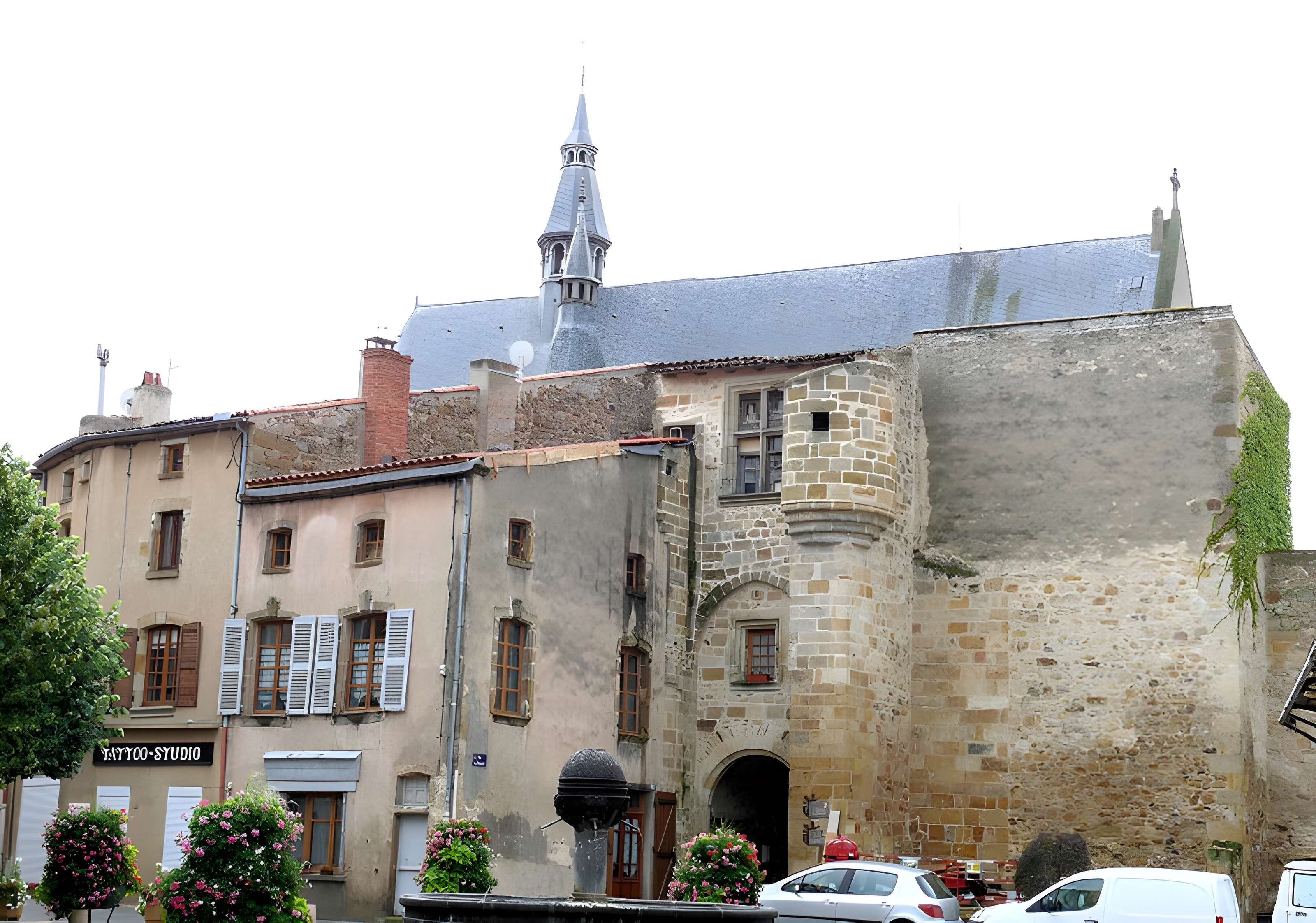 Palais des comtes d'Auvergne de Vic-le-Comte 