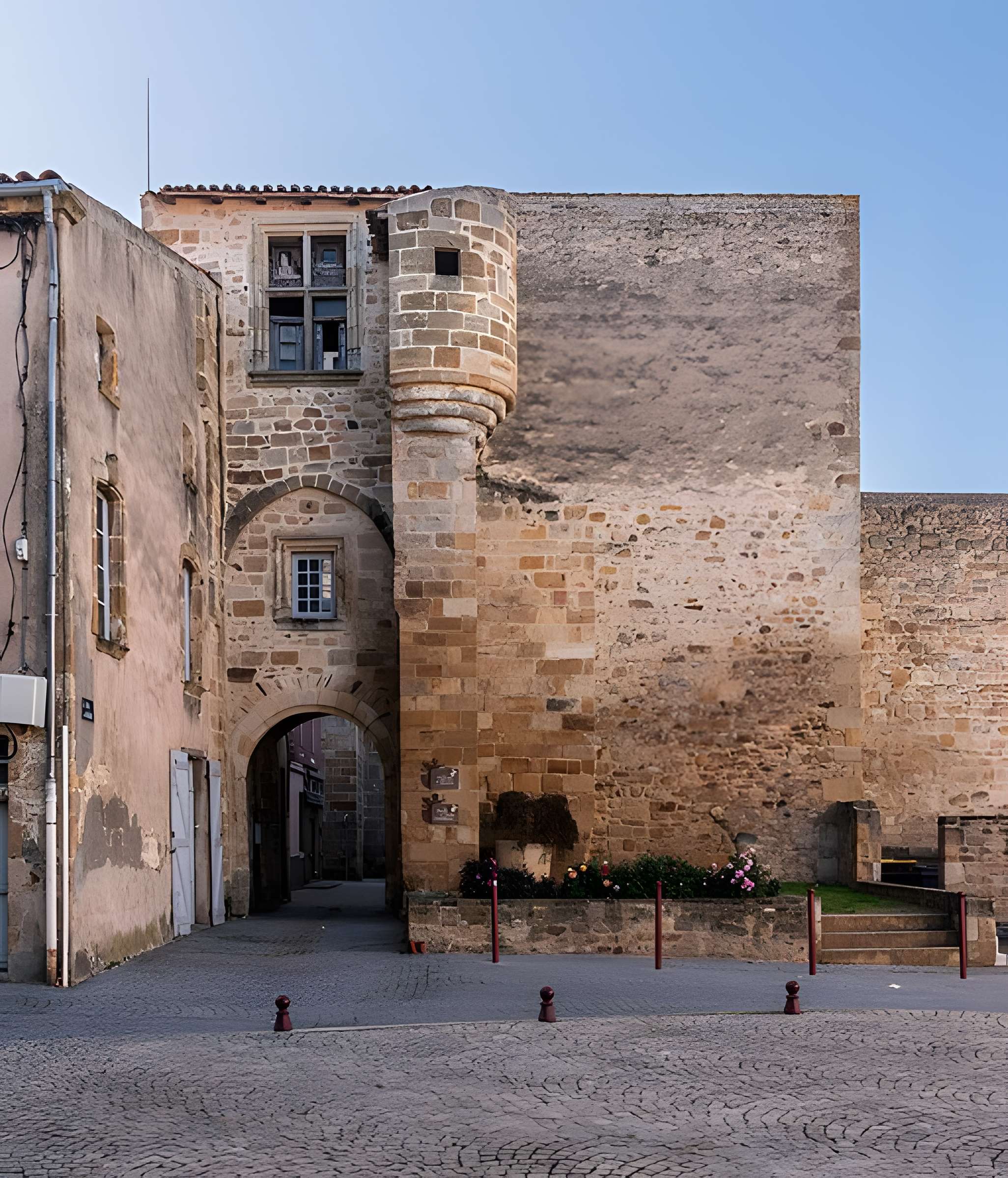 Palais des comtes d'Auvergne de Vic-le-Comte