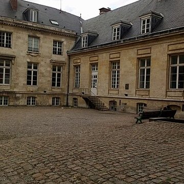 Palais épiscopal dAmiens