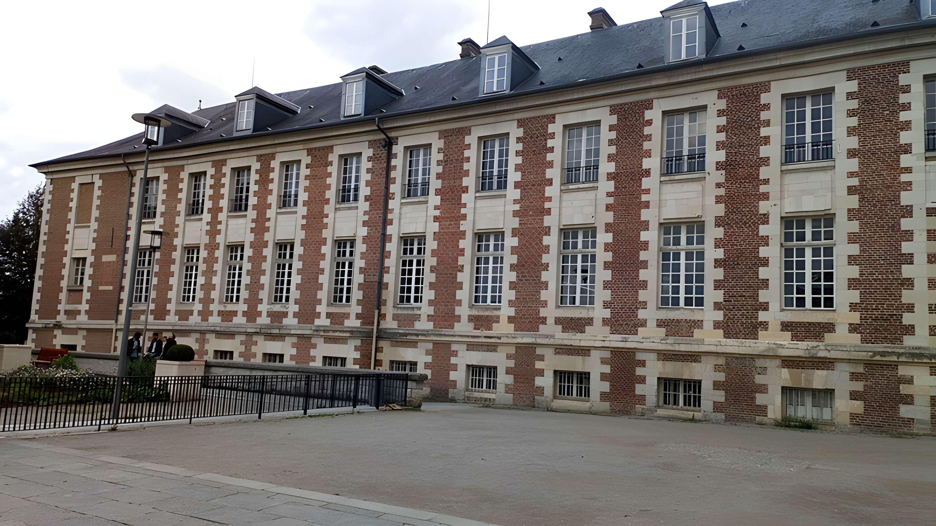 Palais épiscopal d'Amiens