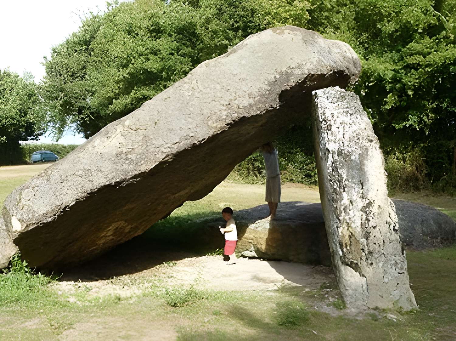 Dolmen dit Les Palets-de-Gargantua à Charnizay 