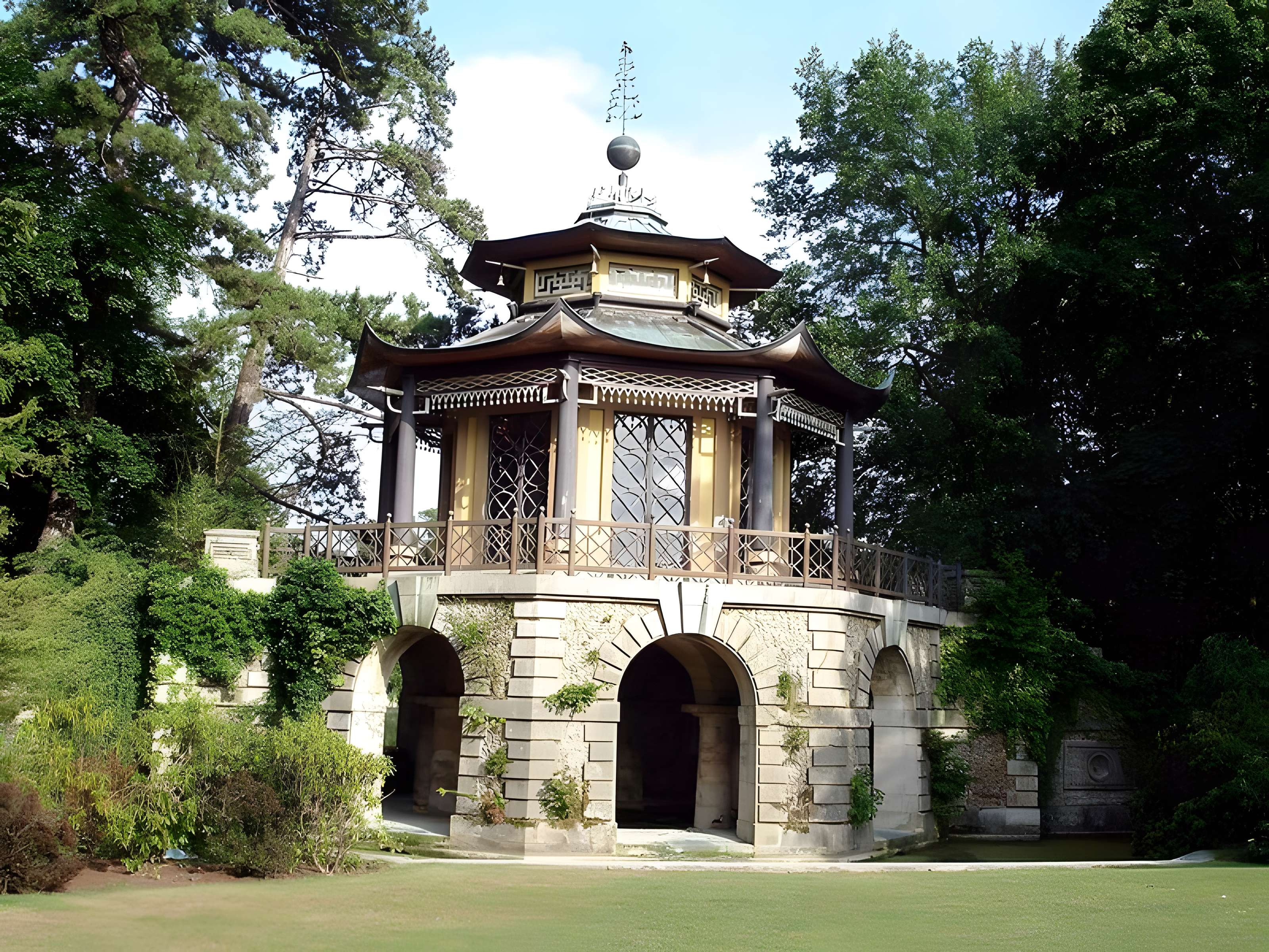 Pavillon chinois de Cassan à L'Isle-Adam 