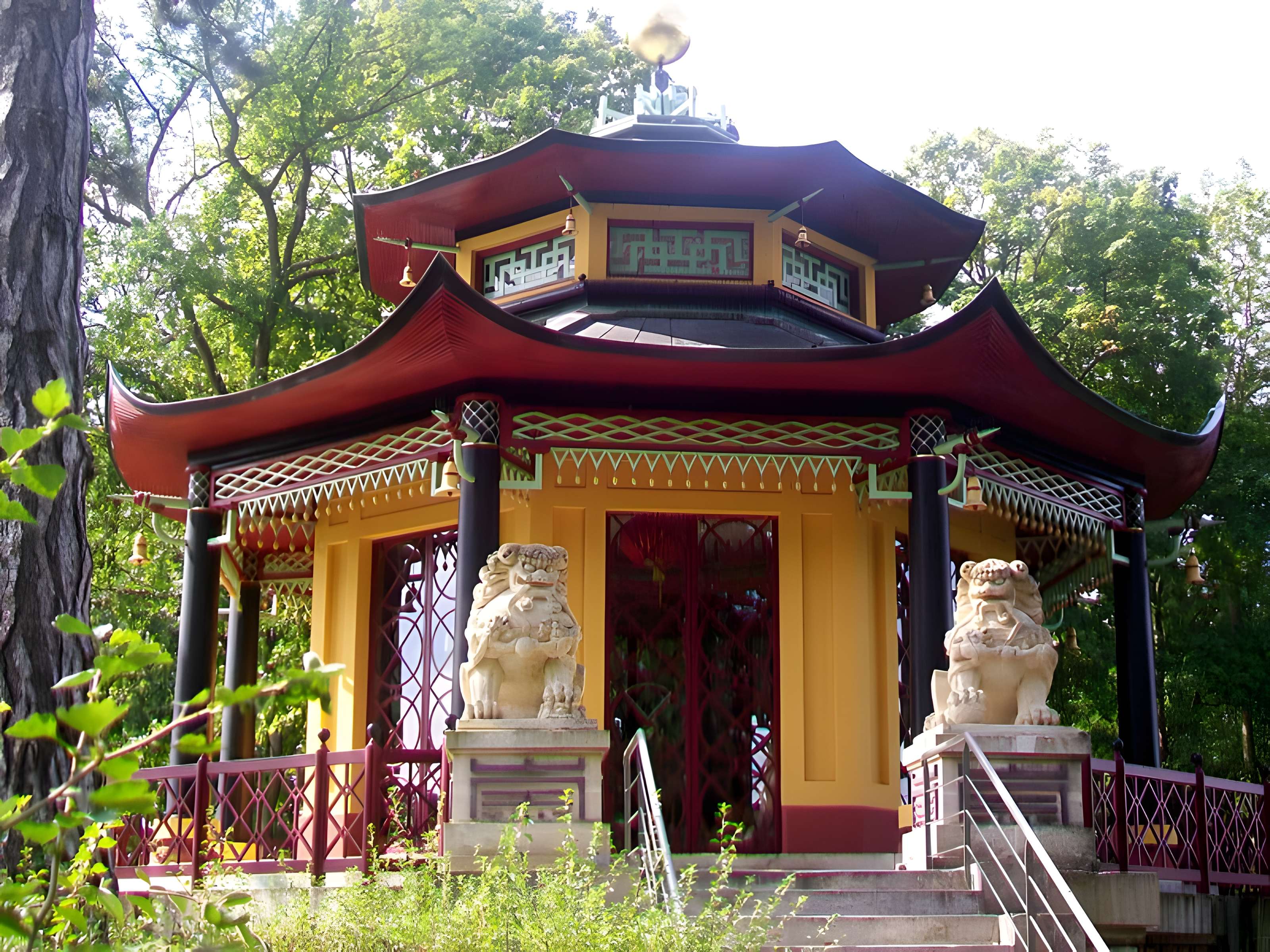 Pavillon chinois de Cassan à L'Isle-Adam
