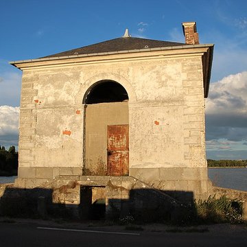 Pavillon de lÉtang de Saclay