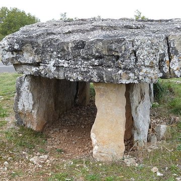 Dolmen dit Peyrelevade, autrefois sur parcelle B 4 de la commune de Roussayrolles
