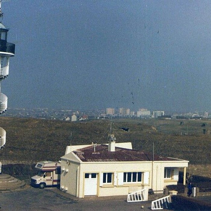 Photo de Phare de la pointe dAlprech, situé au bout de la rue du Cap