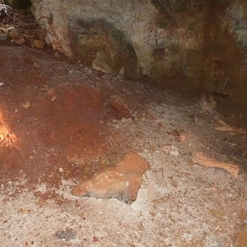 Phosphatière du Cloup dAural à Bach