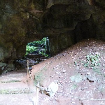 Phosphatière du Cloup dAural à Bach