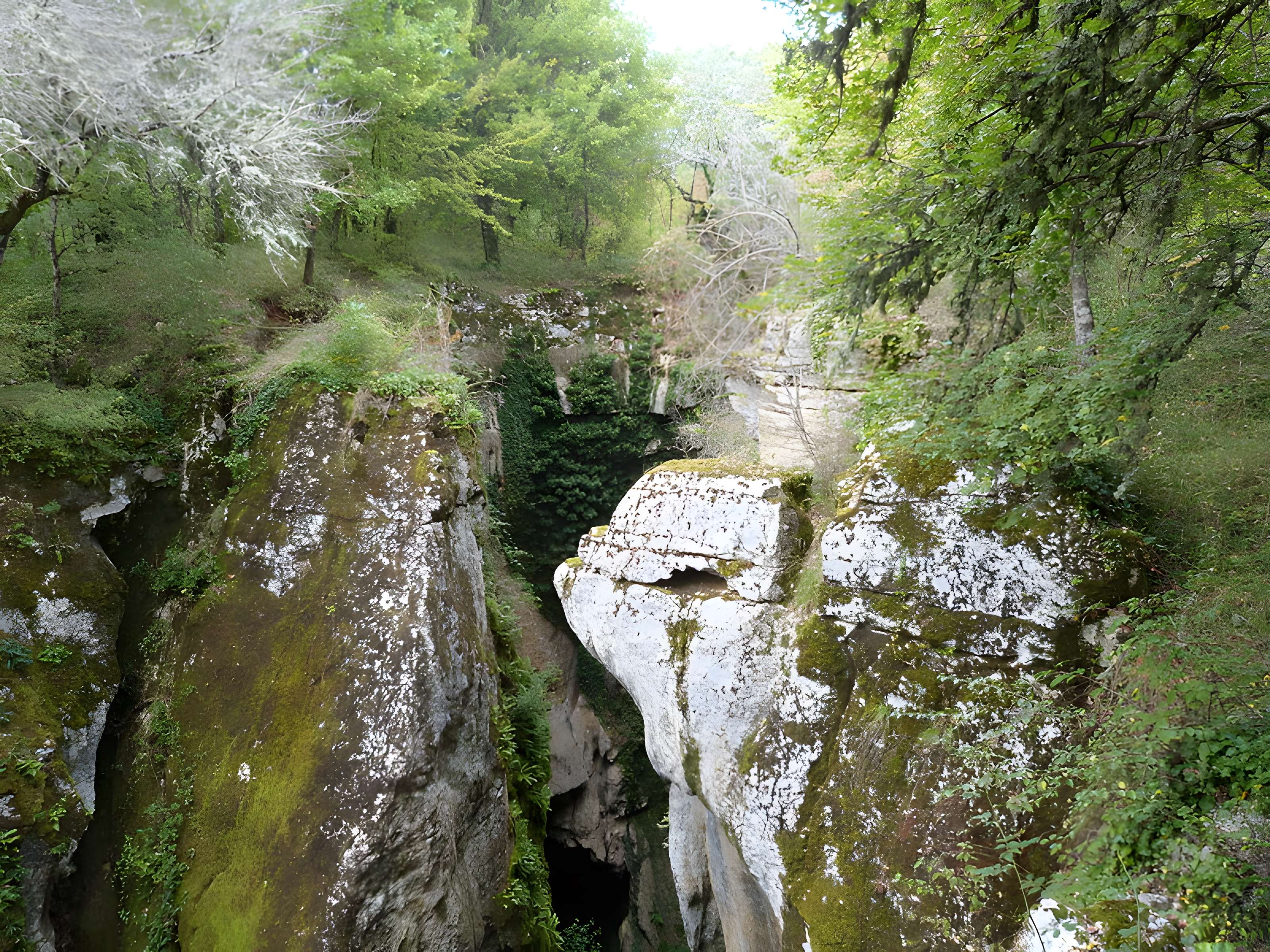 Phosphatière du Cloup d'Aural à Bach