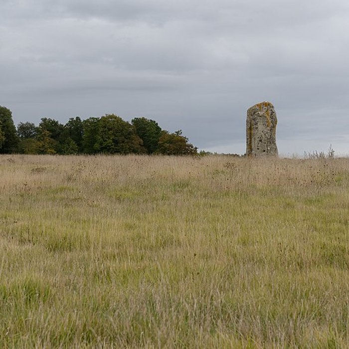Photo de Menhir dit la Pierre-aux-Couteaux