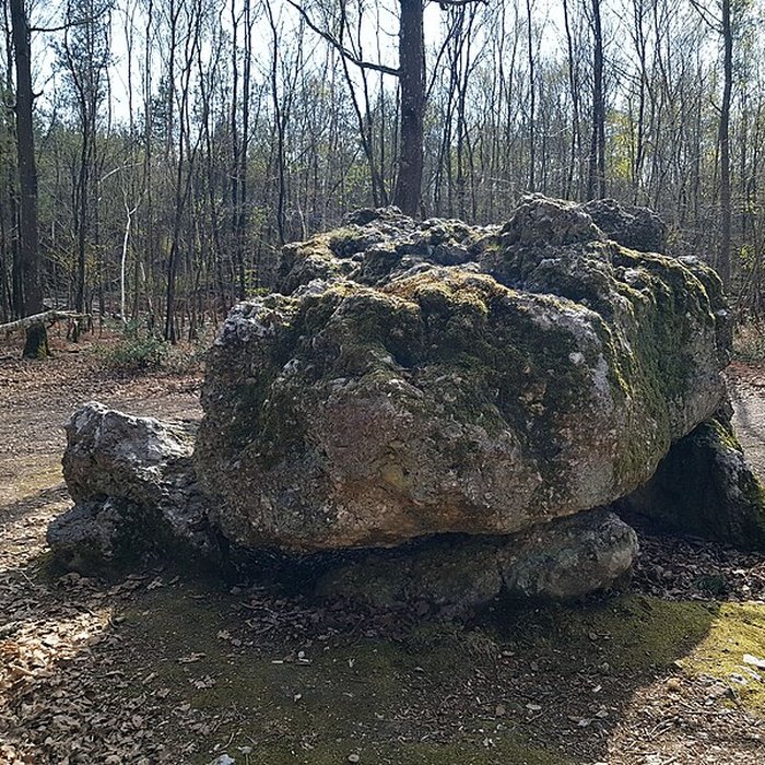 Photo de Dolmen dit La Pierre Courcoulée