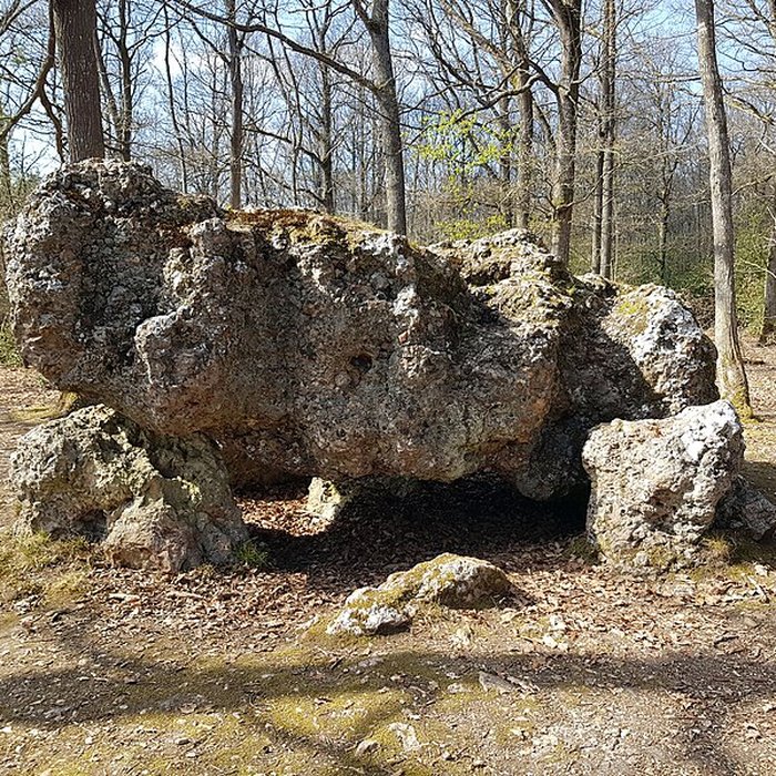 Photo de Dolmen dit La Pierre Courcoulée