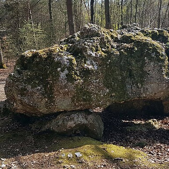 Photo de Dolmen dit La Pierre Courcoulée