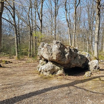 Dolmen dit La Pierre Courcoulée