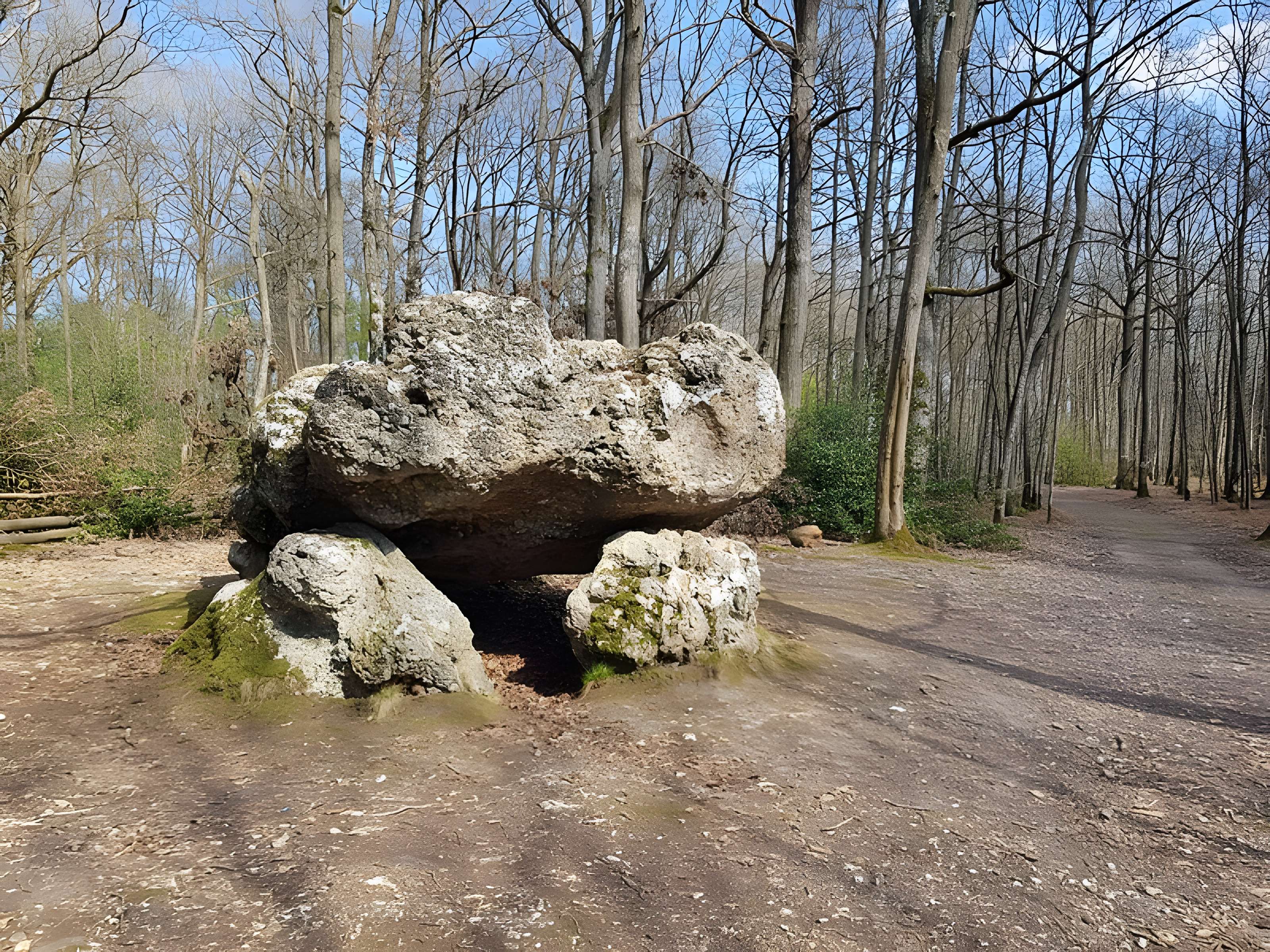 Dolmen dit La Pierre Courcoulée