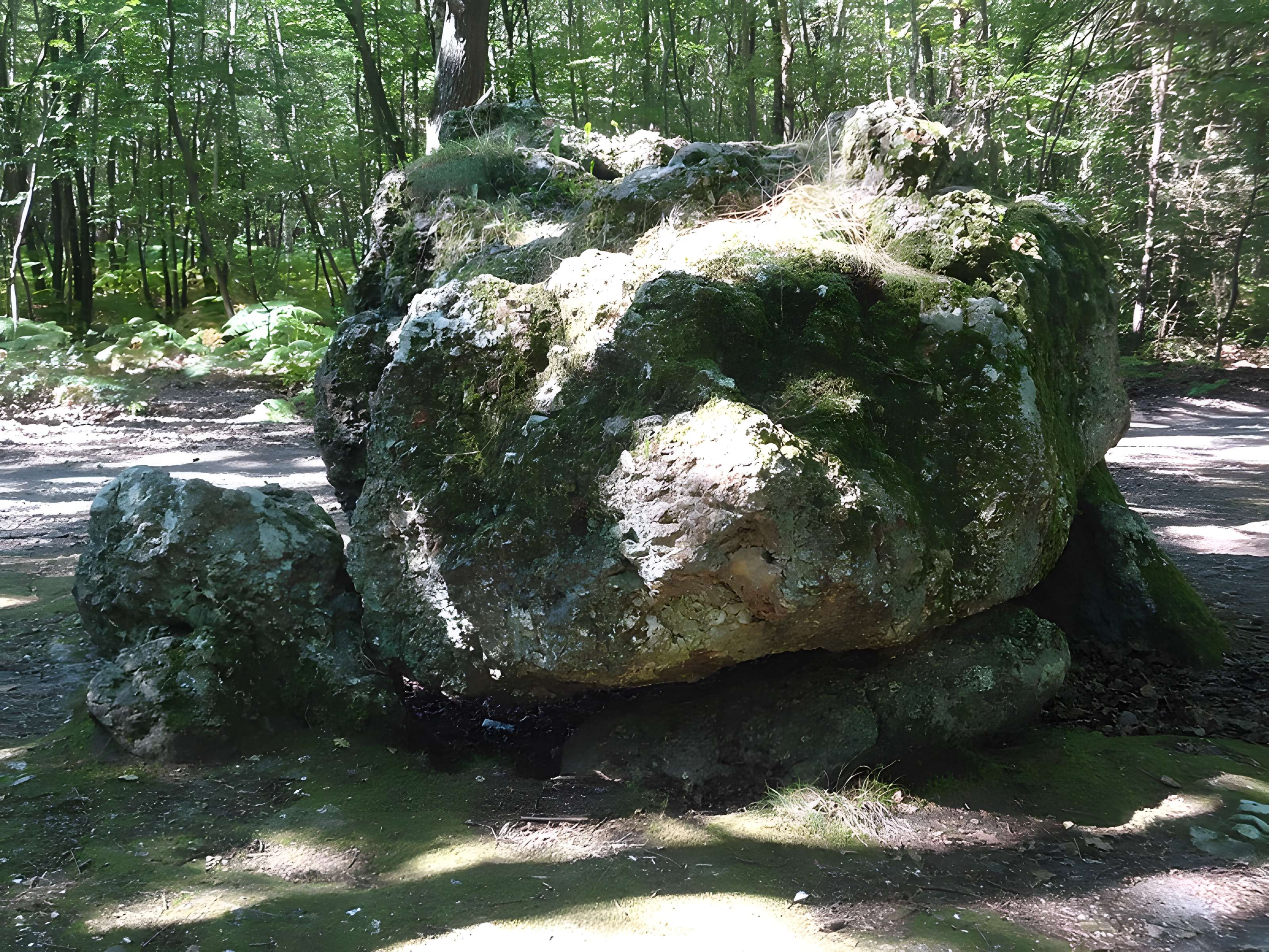 Dolmen dit La Pierre Courcoulée