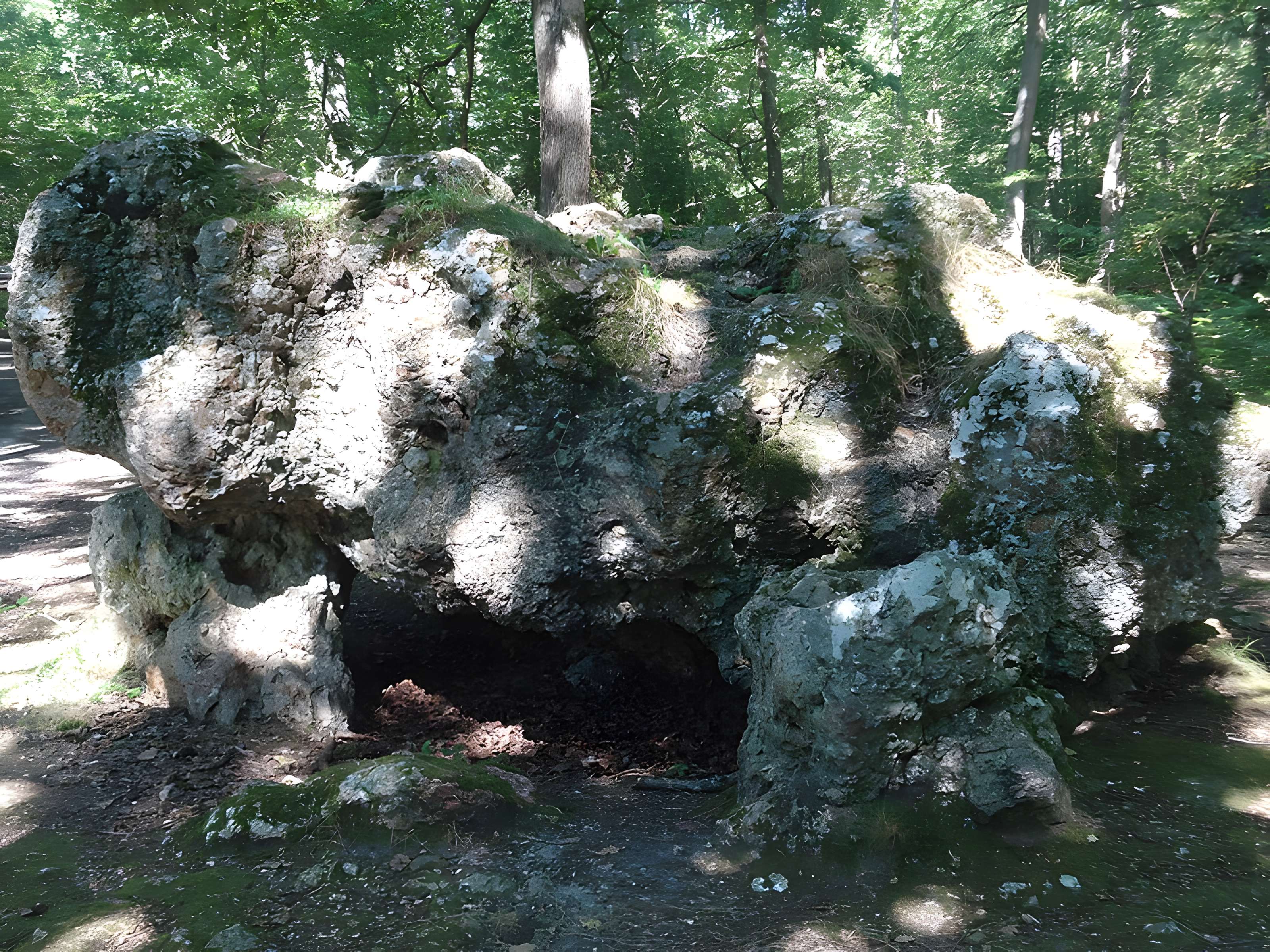 Dolmen dit La Pierre Courcoulée