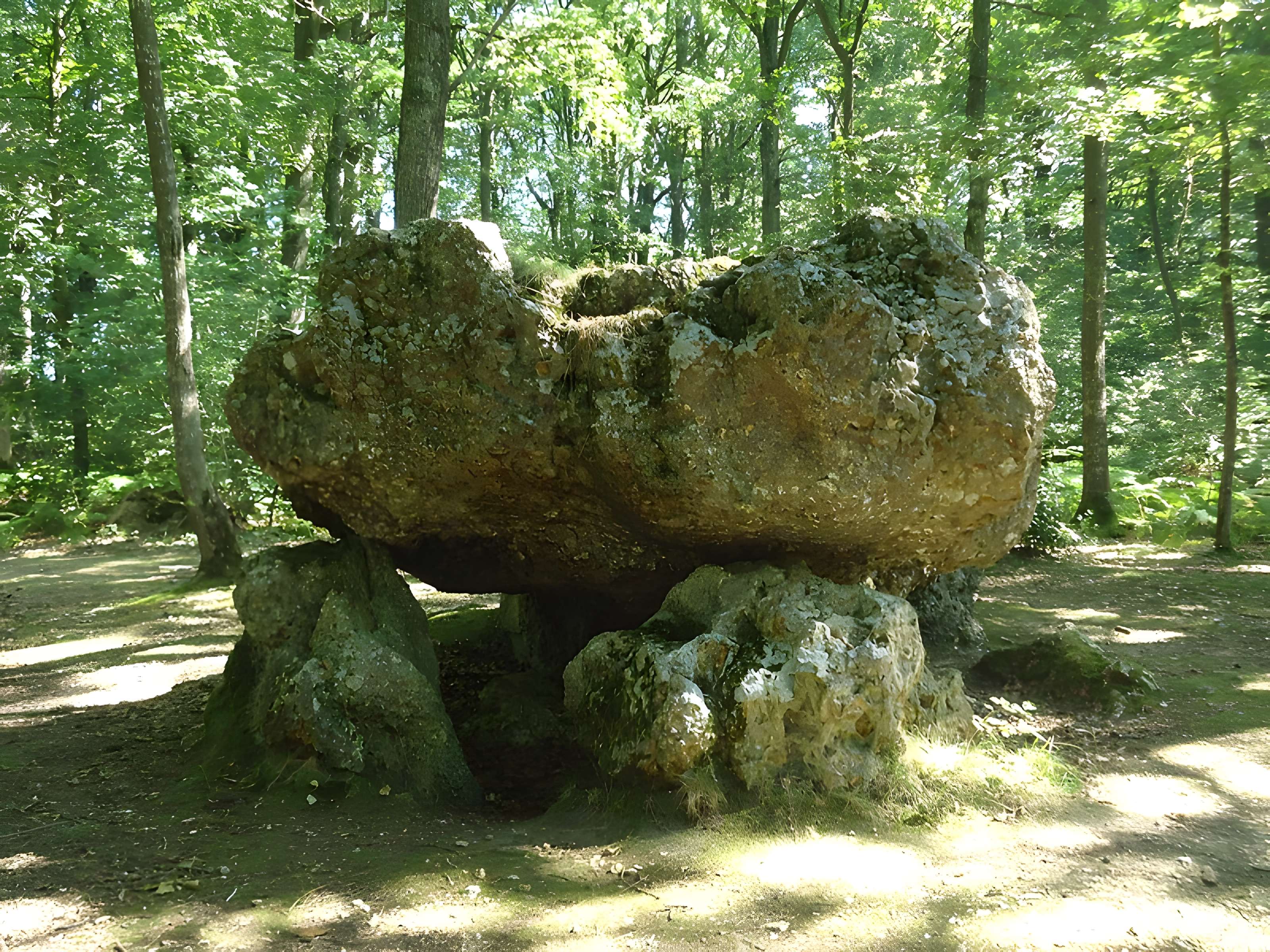 Dolmen dit La Pierre Courcoulée