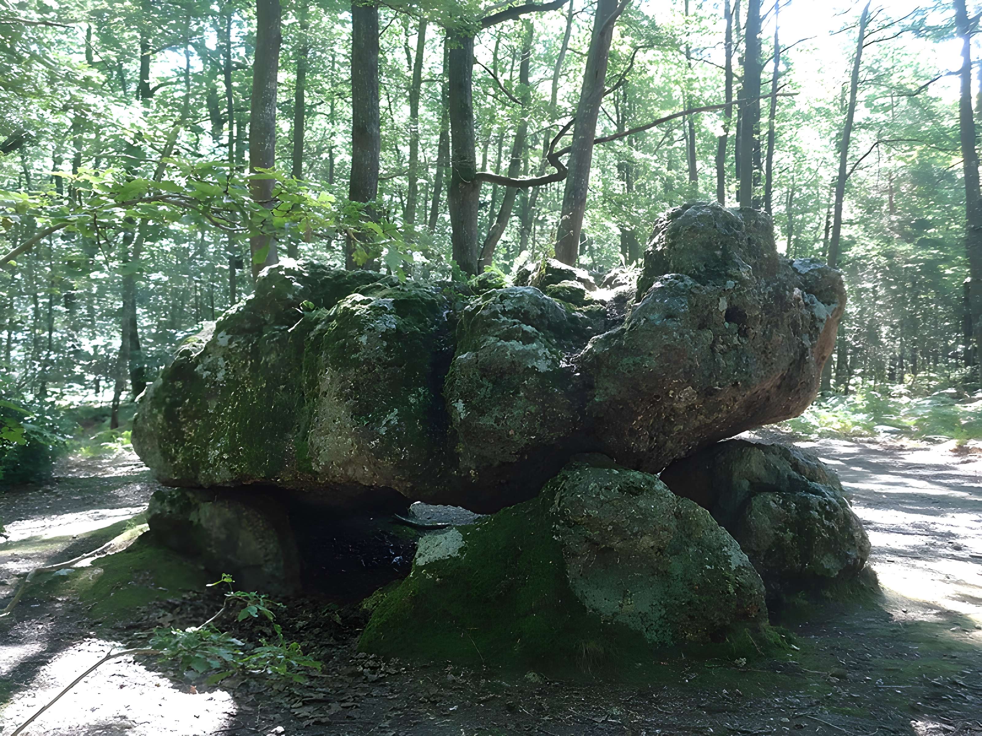 Dolmen dit La Pierre Courcoulée