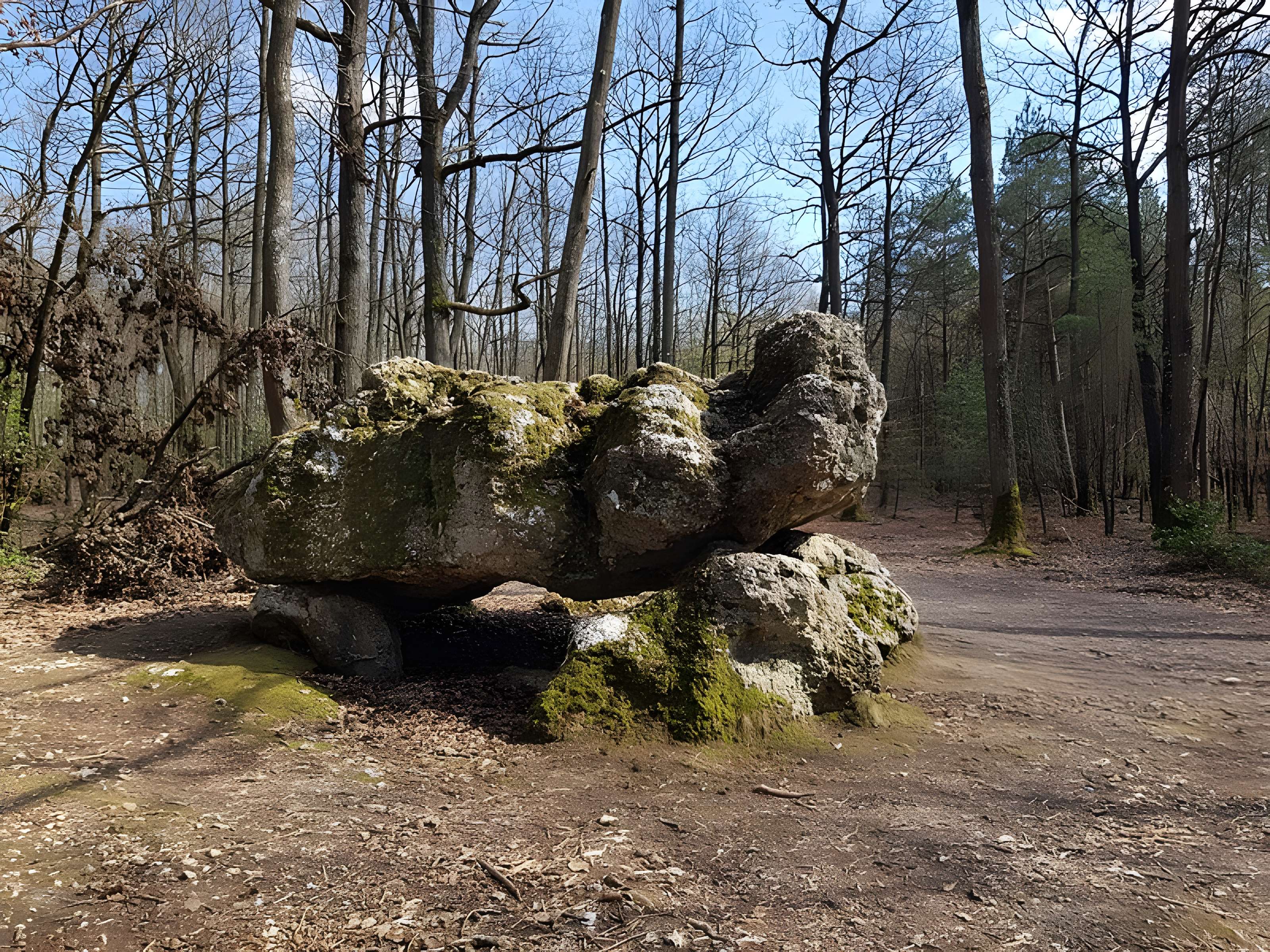 Dolmen dit La Pierre Courcoulée