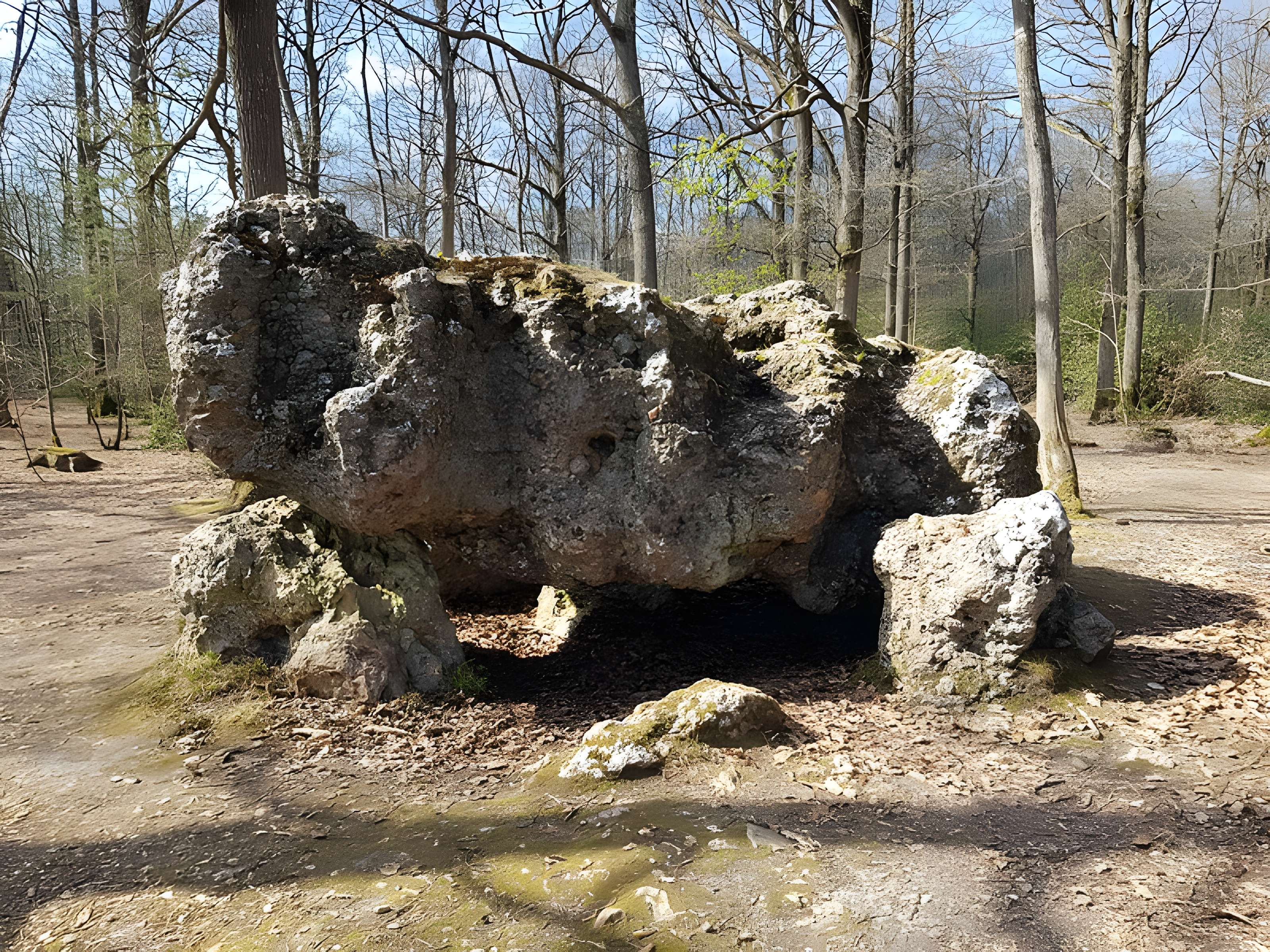 Dolmen dit La Pierre Courcoulée