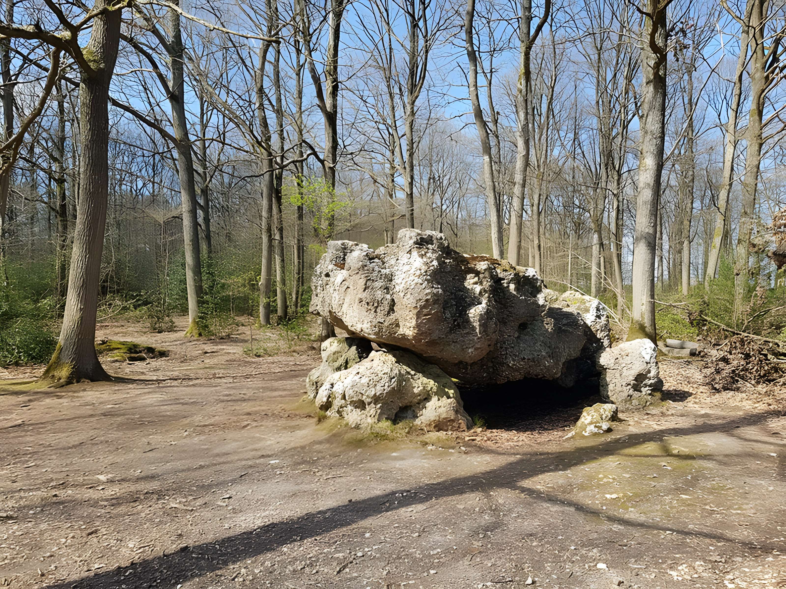 Dolmen dit La Pierre Courcoulée