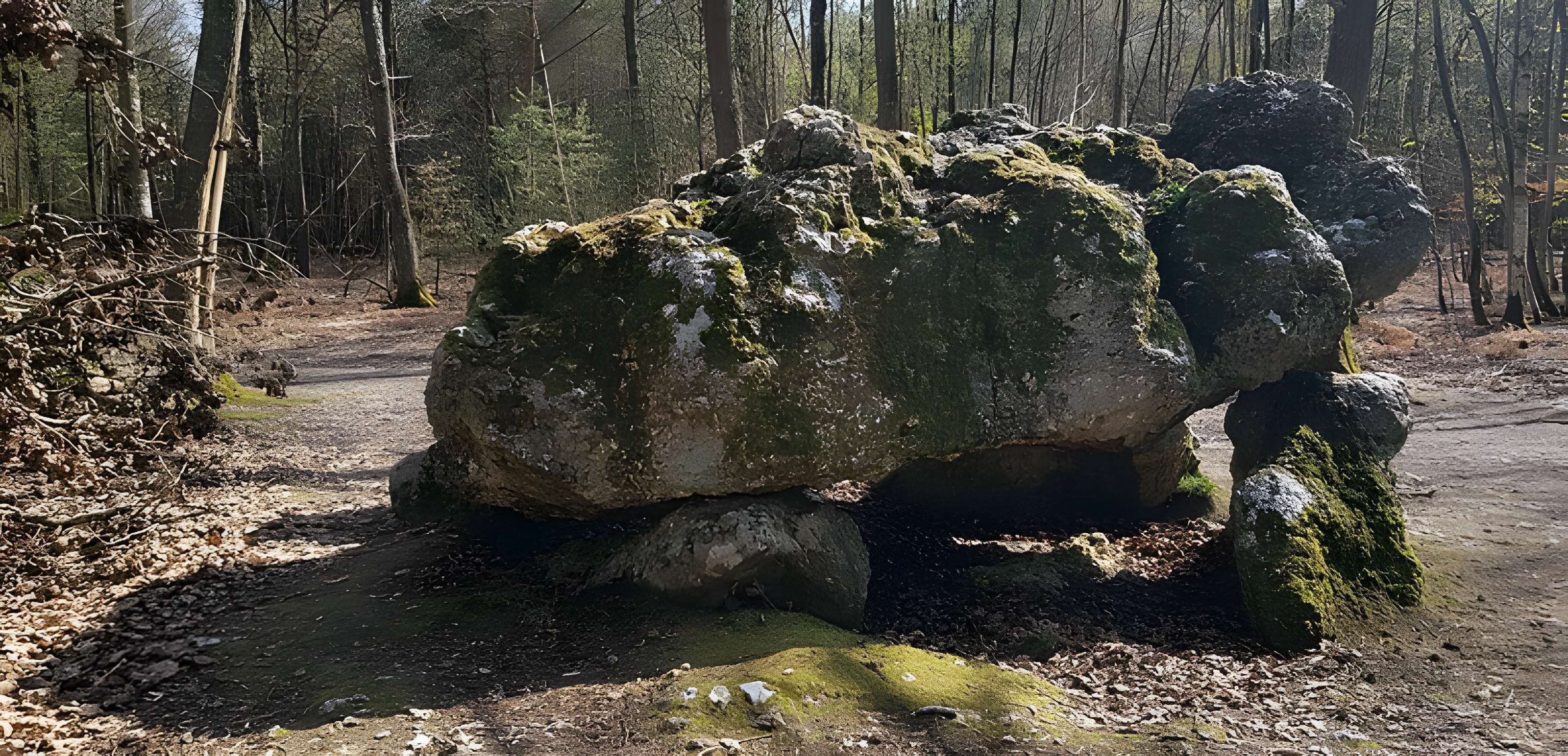 Dolmen dit La Pierre Courcoulée
